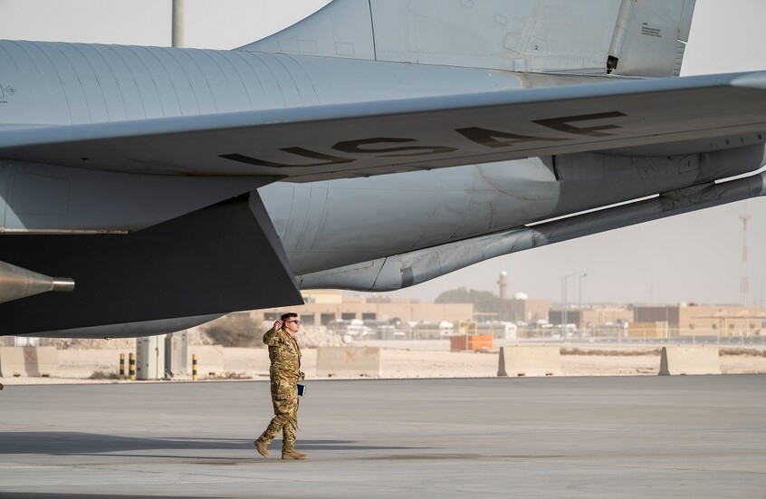 إيران هددت بقصف القواعد الأمريكية ونداءات من قاعدة العديد بقطر